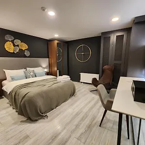 Taksim Landhouse מלון